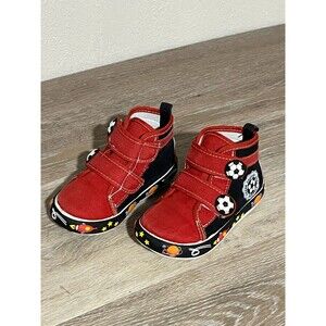 Sports shoes for boy size 7